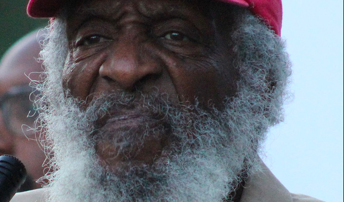 Dick Gregory admitted to hospital | Mystery illness strikes comic, 84