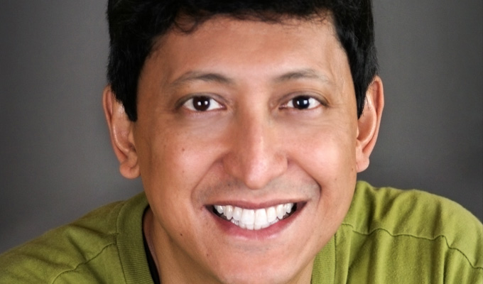 Comic 'punches journalist for tweeting criticism' | Dan Nainan escorted out of comedy club