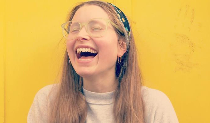 Jessie Cave films her live show... with an audience of one | Sister Bebe is the only one watching Sunrise