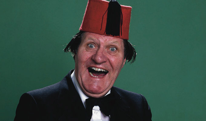 Tommy Cooper honoured | Plaque, house; house, plaque