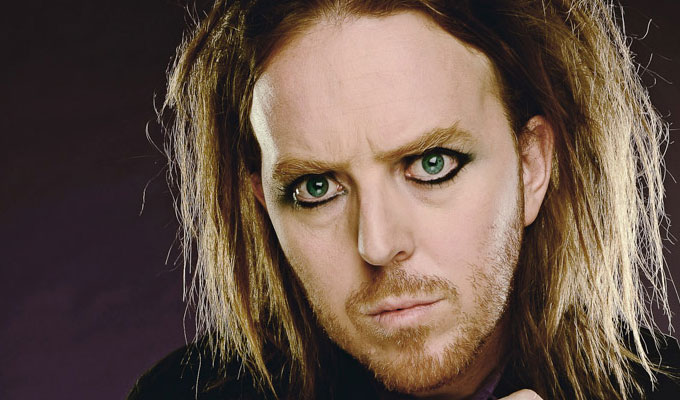 Tim Minchin joins the daily commute | ...for a new Australian comedy series