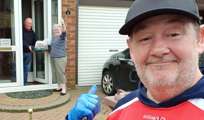 Johnny Vegas turns delivery man | ...as Russell Crowe advertises the comic's services