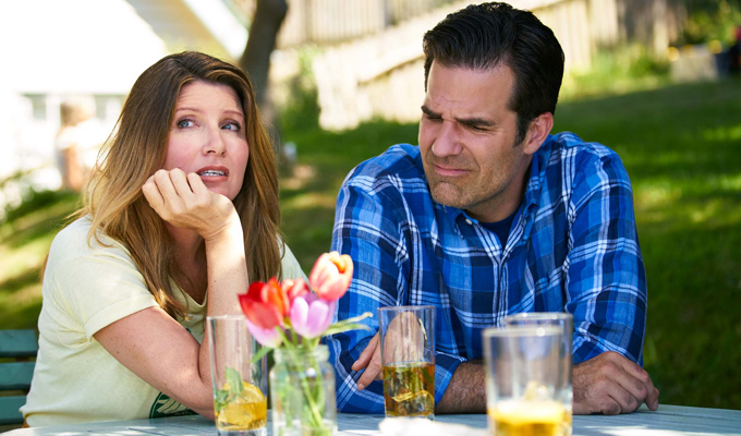 Delaney and Horgan enjoying an outdoor drink in Catastrophe