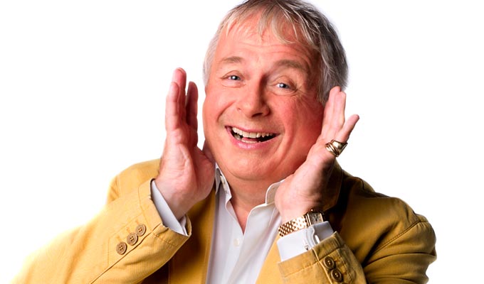 Biggins 'violated' by phone theft | Mobile grabbed in a London street