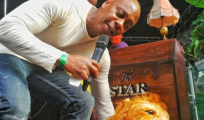 Drawing the raffle... it's Dave Chappelle | Star comic surprises punters at a Bristol pub