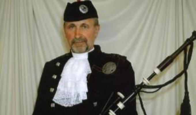 Early member of The Greatest Show On Legs dies | Dave 'Bagpipes' Brooks was 72