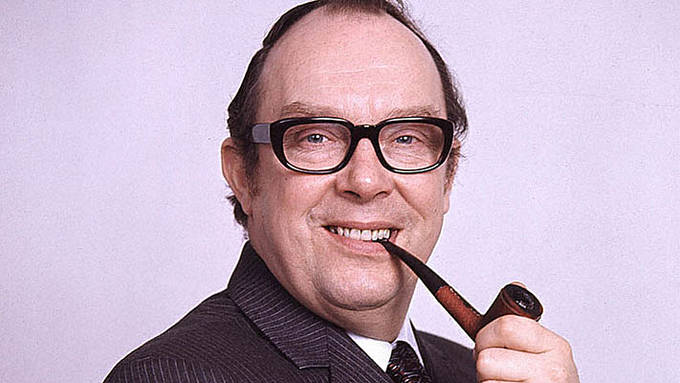 Eric Morecambe statue damaged | Attempted theft foiled