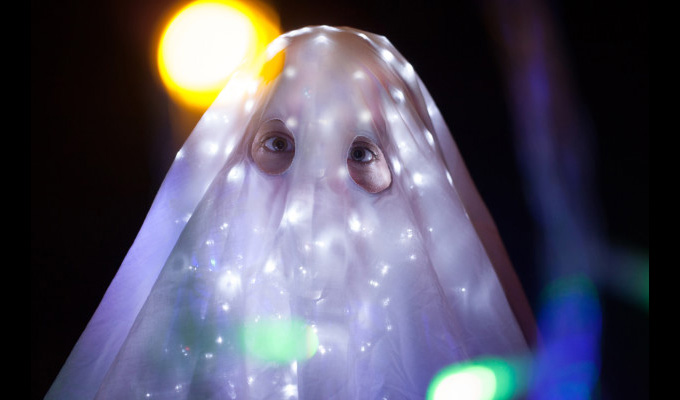 Laura Davis: Ghost Machine [2018] | Edinburgh Fringe review by Steve Bennett