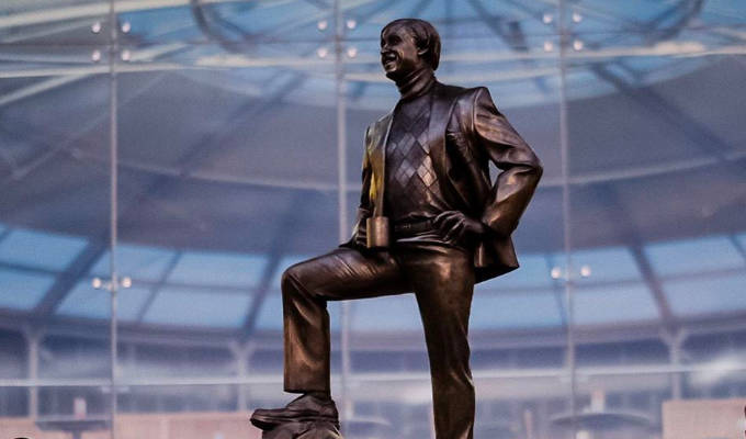 Norwich gets an Alan Partridge sculpture | Immortalised at last (well, until Saturday)