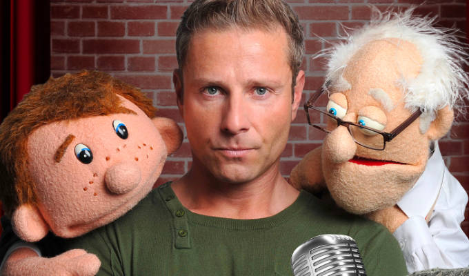  Paul Zerdin: Hands Free