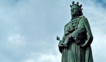 Meeting Point at Queen Victoria Statue