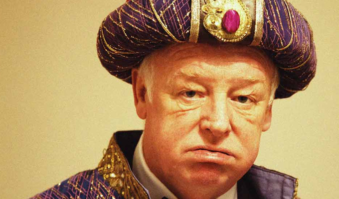 Les Dennis to play another washed-up character | He's a has-been psychic in Sideshow