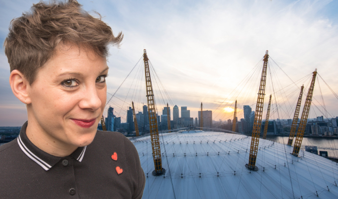 Suzi Ruffell plays the O2 (roof) | Gig atop the London landmark