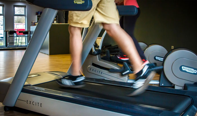 Some idiot's using the treadmill wrong | Tweets of the week